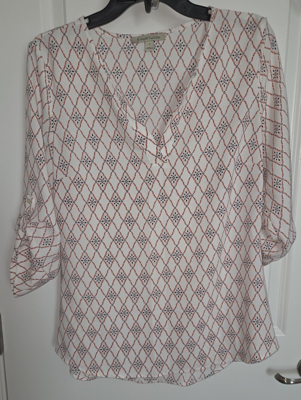 41 Hawthorn Geometric Trellis Roll-Tab 3/4 Sleeve V-Neck Blouse - Size M